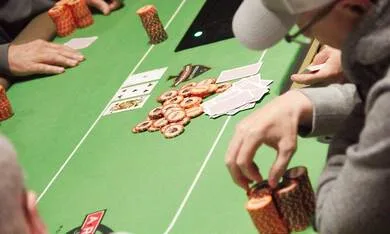 Estrategias de póquer para parejas pequeñas